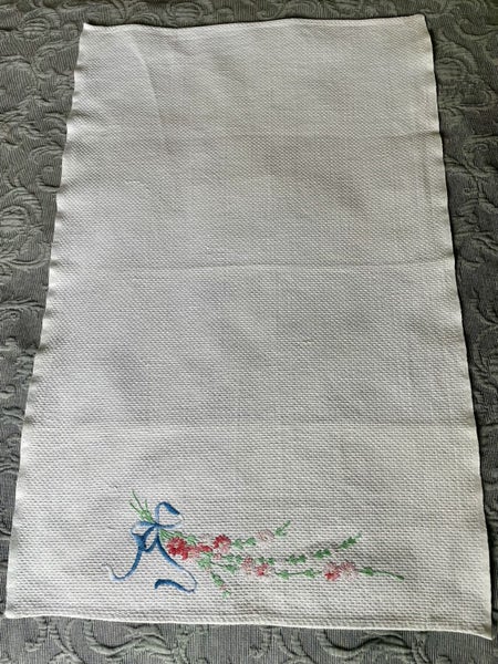 A lovely white huckaback linen embroidered hand towel Carousel 4