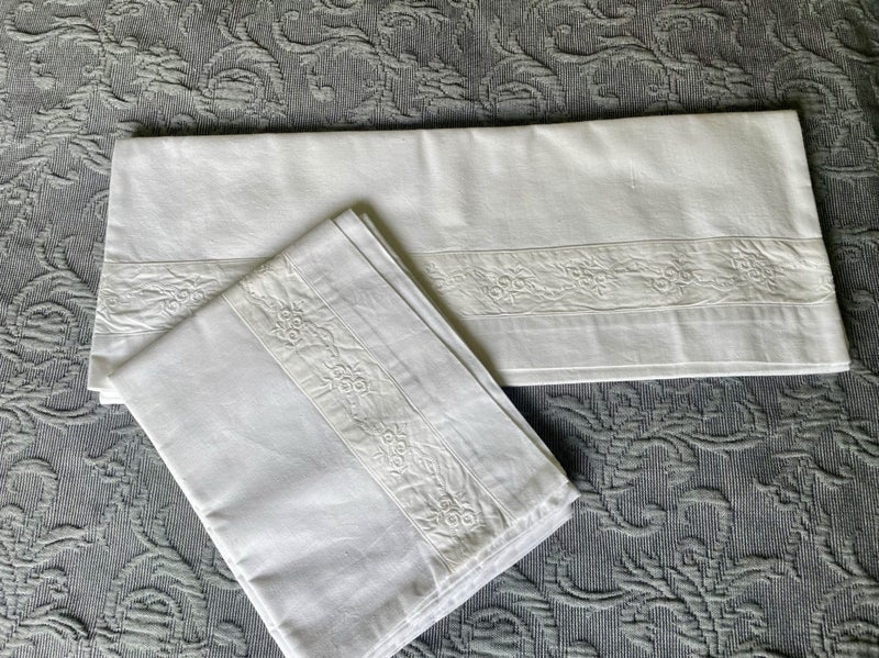 2 divine, very heavy vintage cotton pillowcases Carousel 2