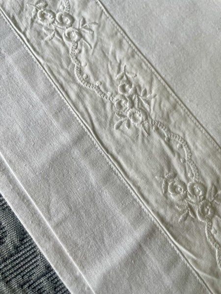 2 divine, very heavy vintage cotton pillowcases Carousel 3