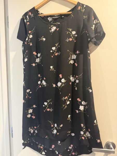 Glassons dress Carousel 1