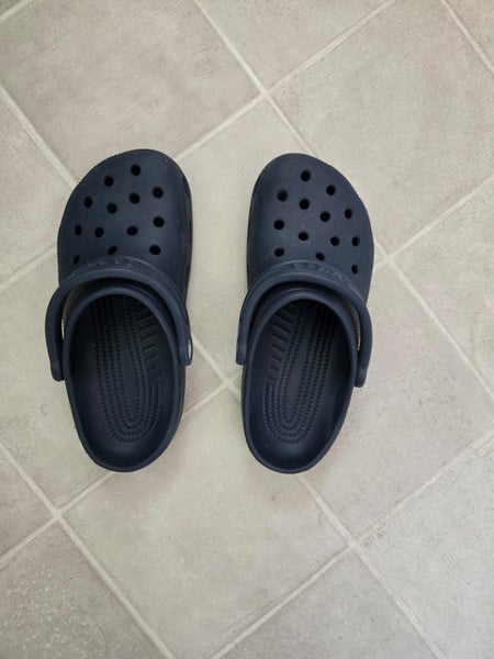 Crocs Navy Carousel 1