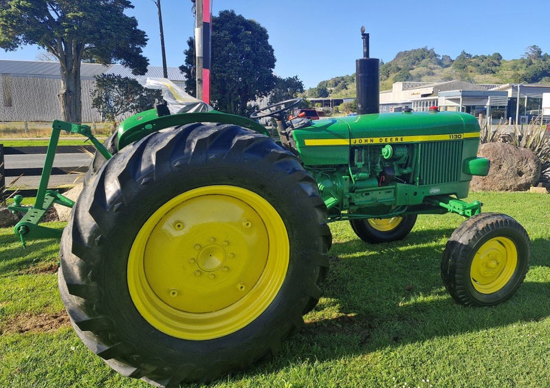 John Deere 1130 Tractor Carousel 1
