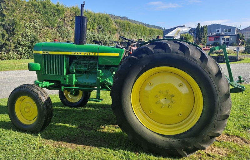 John Deere 1130 Tractor Carousel 2