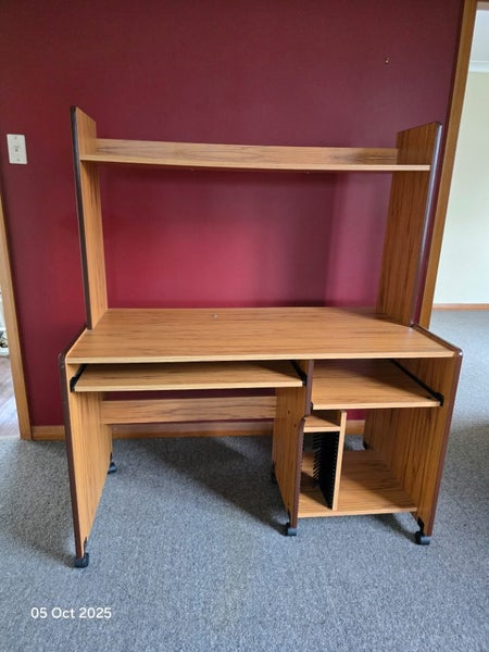 Computer desk Carousel 1