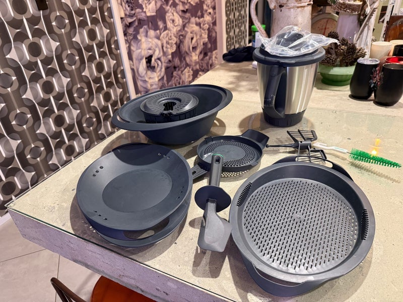 THERMOMIX TM6 – NEARLY NEW + BONUS BOWL SET! Carousel 2