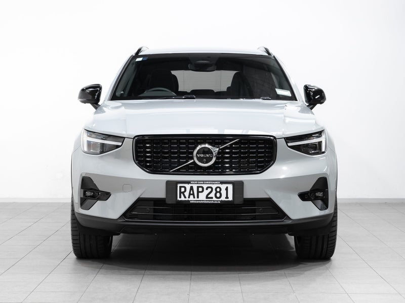 2025 Volvo XC40 B4 Ultra Dark 2.0L Petrol Mild...64061070937601111