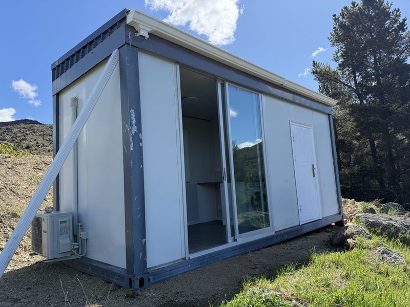 Portable building Workers room with separate shower and toilet Carousel 1