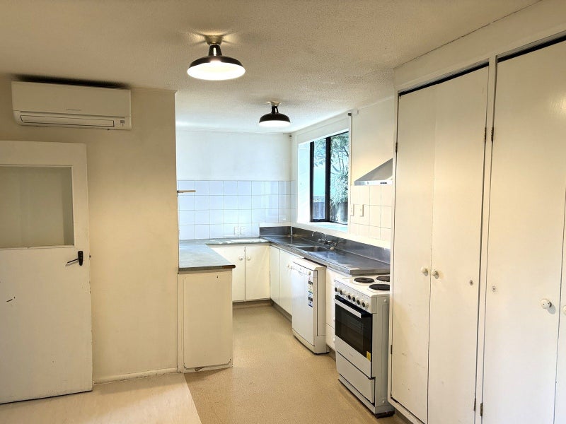 Riccarton, 6+ bedrooms64703982996354111