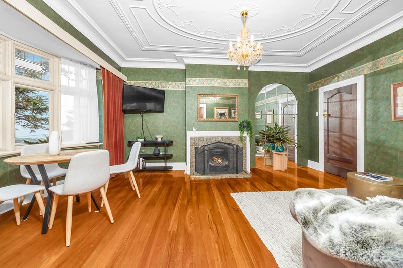 Solid Kew Home - Full of Character64061289498370113