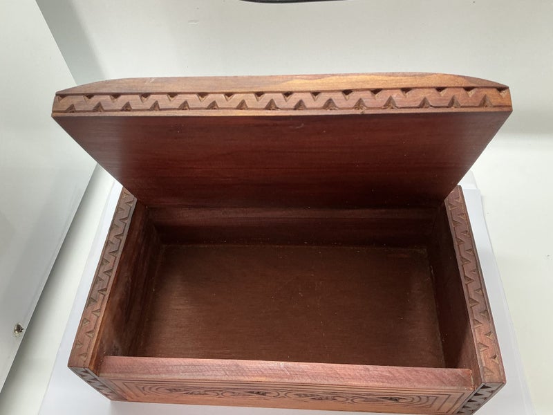 HAND CARVED JEWELLERY BOX with PAUA EYES - A SOUVENIR TO KEEP Carousel 2