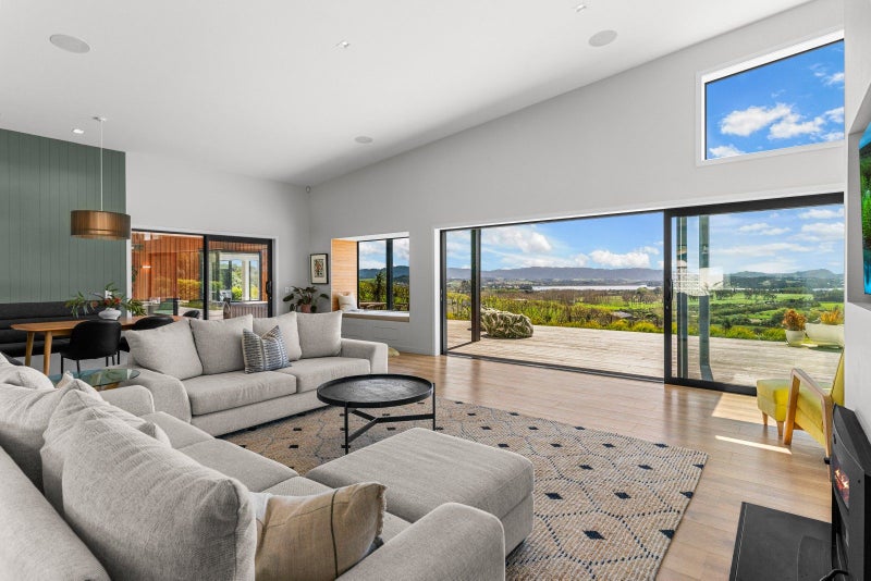 Sophisticated style with breathtaking views64061616026498113