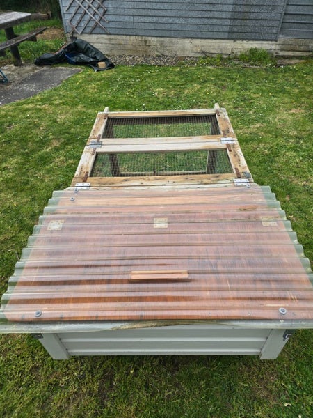 Rabbit hutch with run Carousel 8