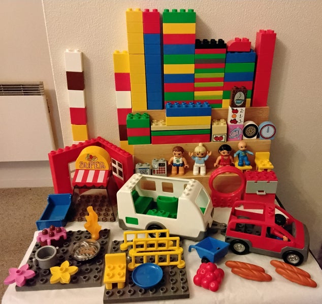 A Great Selection of Duplo Caravan ,Car 5 Figures Plus Carousel 2