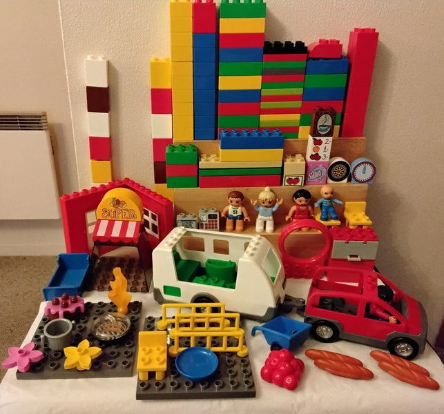 A Great Selection of Duplo Caravan ,Car 5 Figures Plus Carousel 1