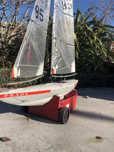 Radio control model yacht EC12 Carousel 1