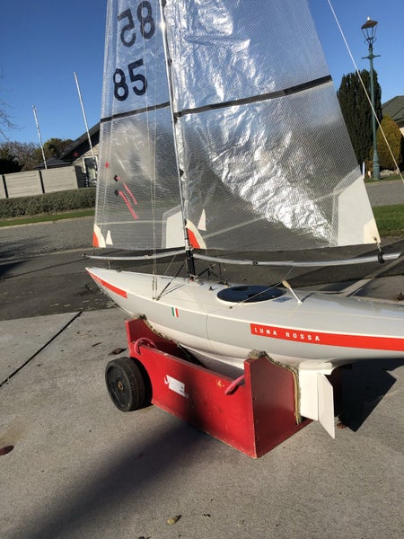 Radio control model yacht EC12 Carousel 2