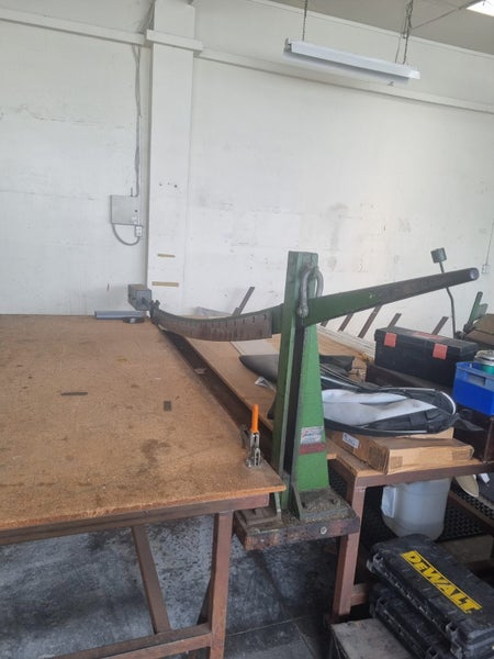 Manual Guillotine Carousel 1