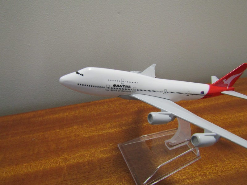 Die Cast Airplane Qantas Airway B747 15# Carousel 2