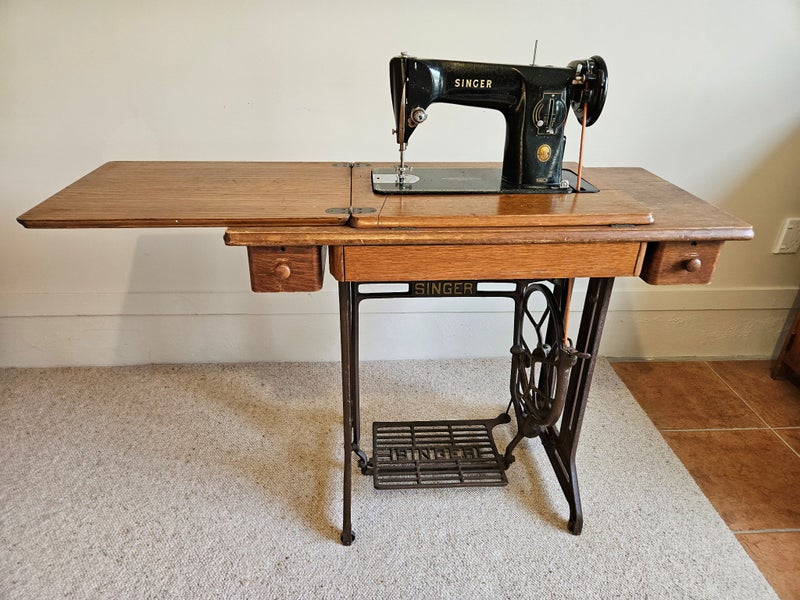Treadle sewing machine Singer model 201K 1954 Carousel 1