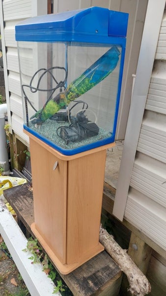 Fish tank 38L with stand and water filter Carousel 1
