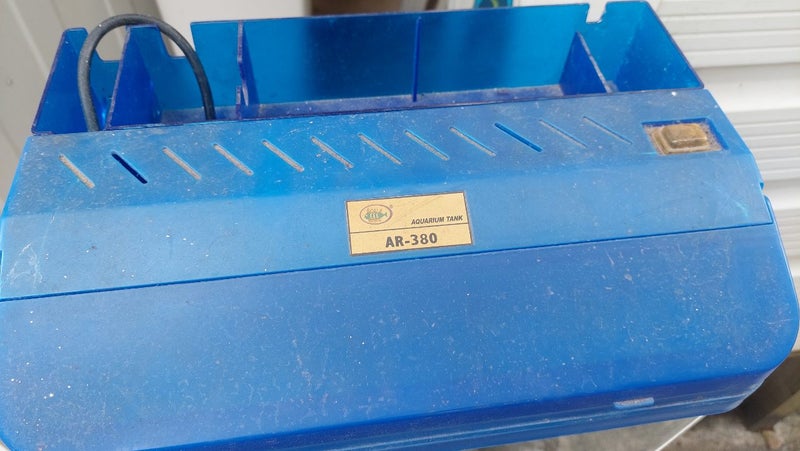 Fish tank 38L with stand and water filter Carousel 4