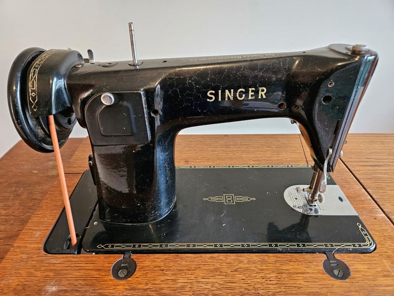 Treadle sewing machine Singer model 201K 1954 Carousel 13