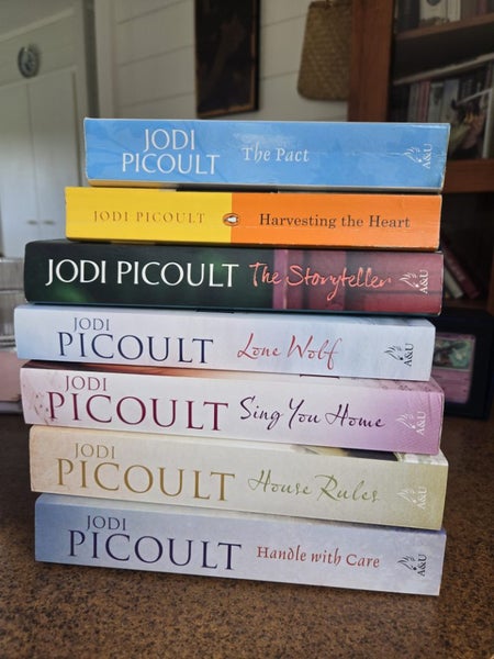 7 Jodi Picoult Books – Excellent Condition, Set Includes The Pact, Harvesting th Carousel 1