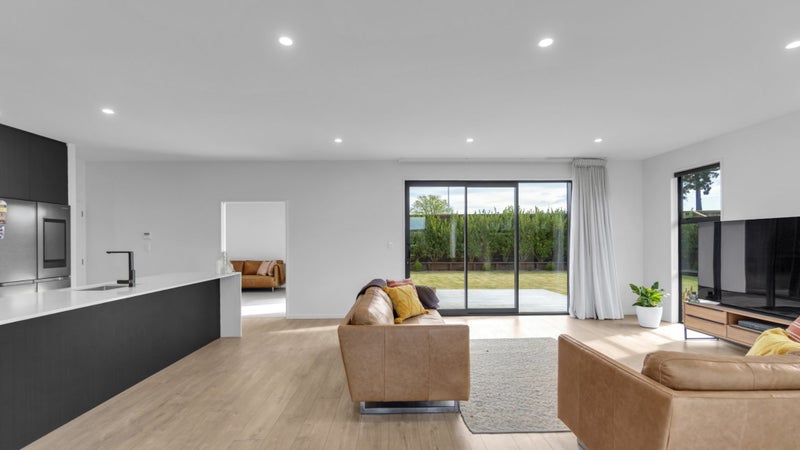 Smart & Stylish Living!64064159607425112