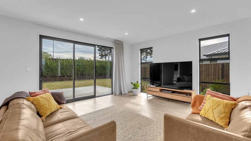 Smart & Stylish Living!64064159607425113