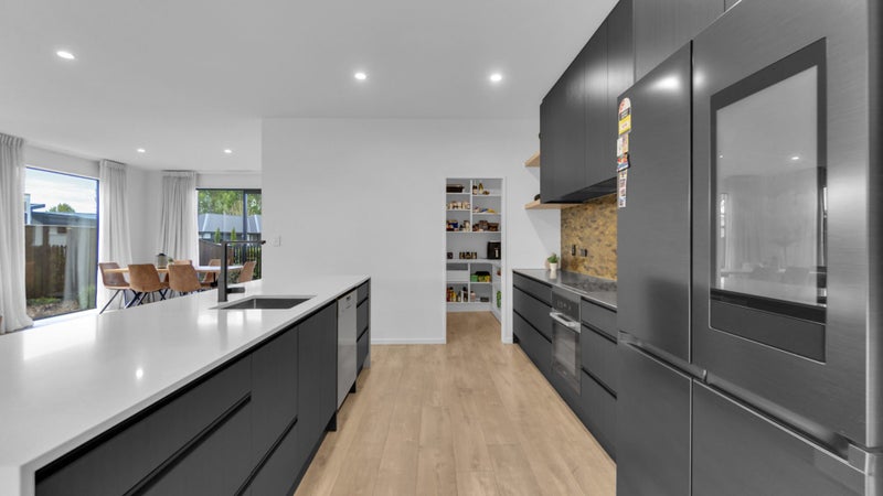 Smart & Stylish Living!64064159607425114