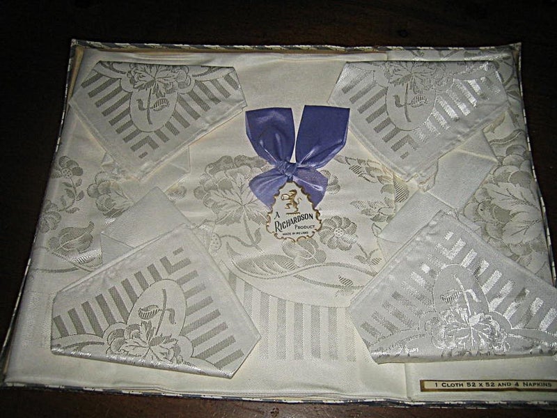 BEAUTIFUL IRISH DAMASK TABLE CLOTH & NAPKINS Carousel 2