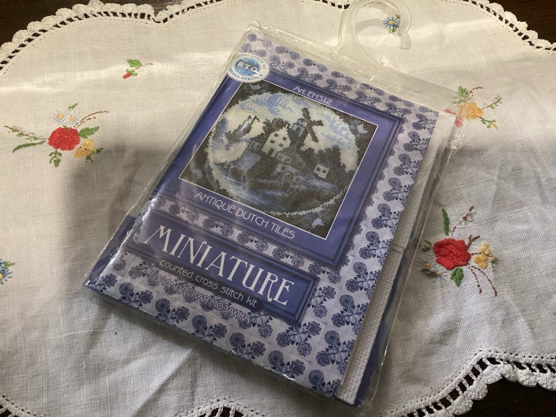 Cross Stitch Kit Antique Dutch Tile miniature Carousel 1