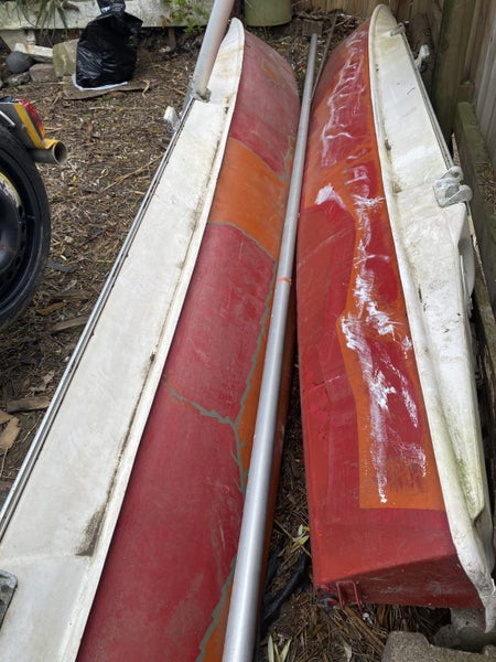 Catamaran hulls Carousel 1