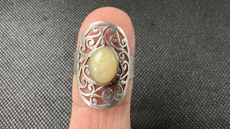 Vintage Australian Sterling Silver Filigree Design & Opal Ring - Lot F136 Carousel 1