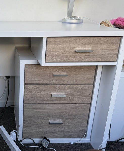 Desk and draws64072791687041112