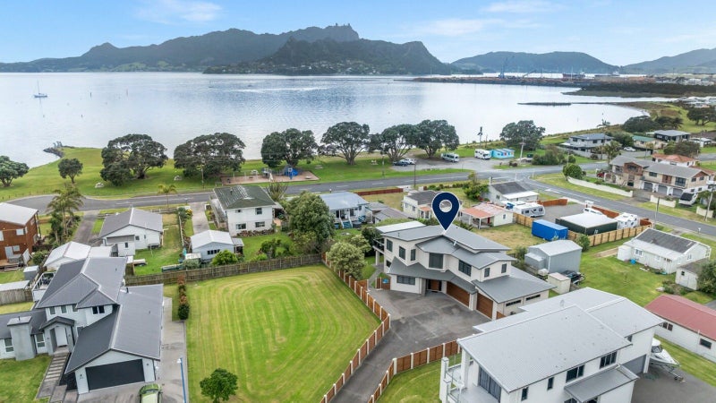 Baywatch with style64073127473539112