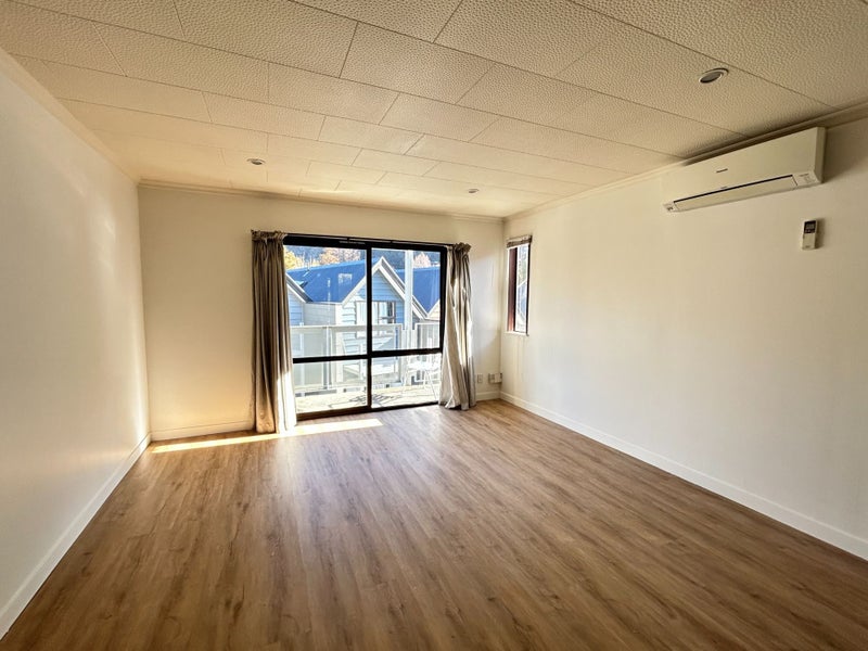 Queenstown East, 2 bedrooms64073245536002113