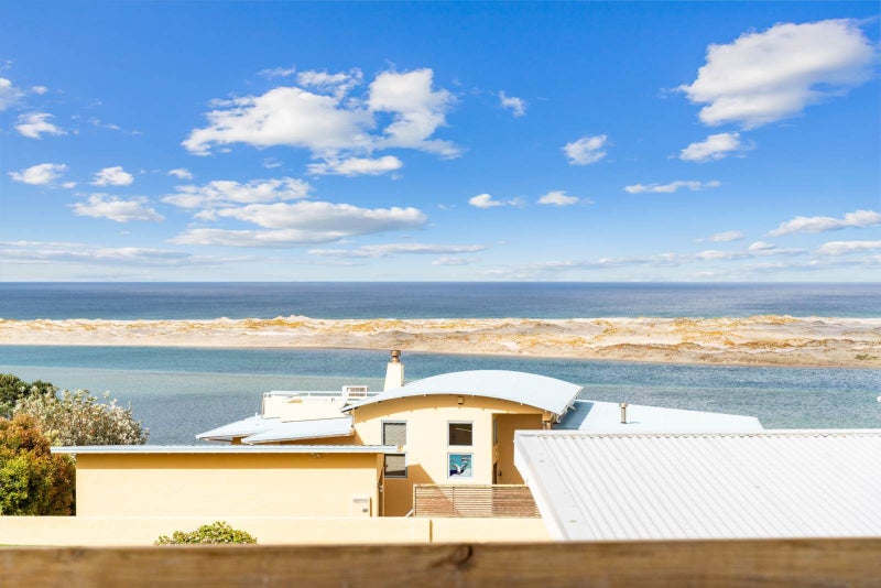 Location and Views !64073360779651112