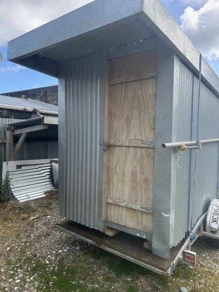 Hut Carousel 3