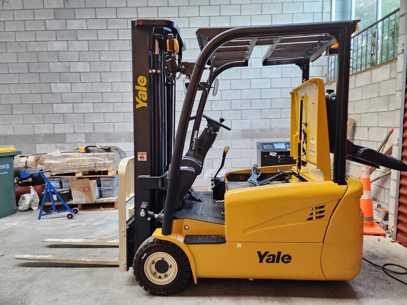 Electric Forklift – Only 150hrs! Carousel 1