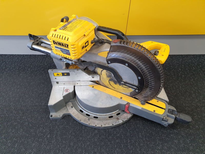 Dewalt 54V 305mm Mitre Saw DHS780XE Carousel 1