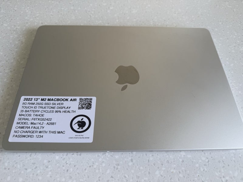 2022 13" M2 MACBOOK AIR 8G RAM 250G SSD SILVER*FREE IPHONE X WITH THIS MACBOOK64259518190465110