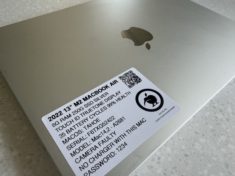 2022 13" M2 MACBOOK AIR 8G RAM 250G SSD SILVER*FREE IPHONE X WITH THIS MACBOOK64259518190465111