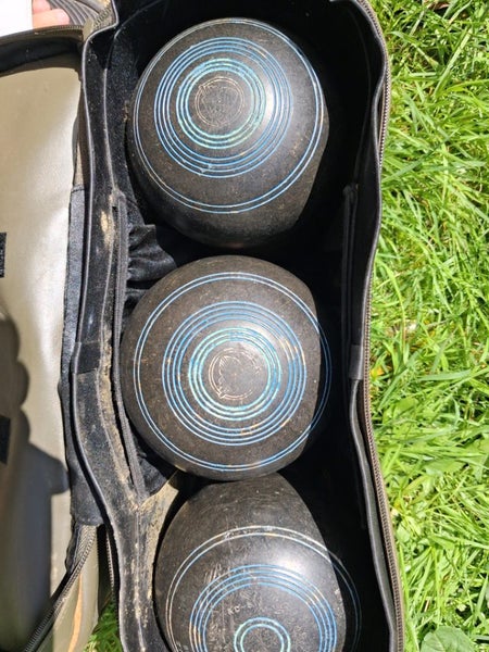 Lawn bowls balls Carousel 2