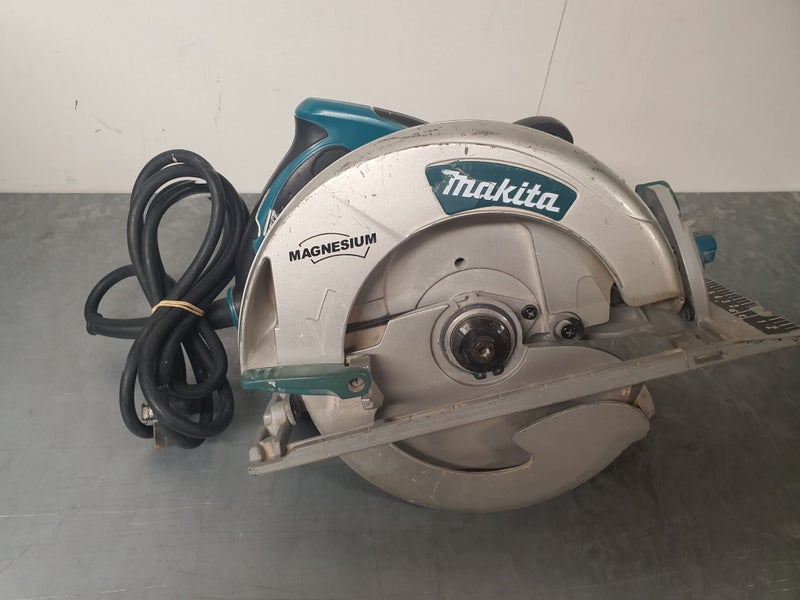 Makita 1800W Corded 210mm Circular Saw 5008MGJ Carousel 1