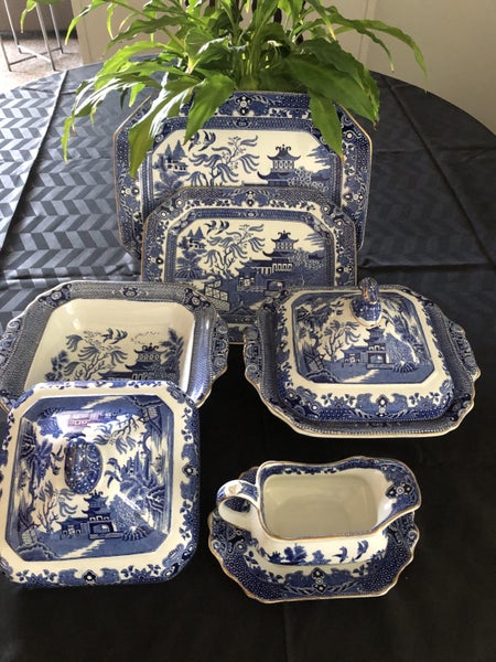 Dinner set - 8 piece Carousel 1