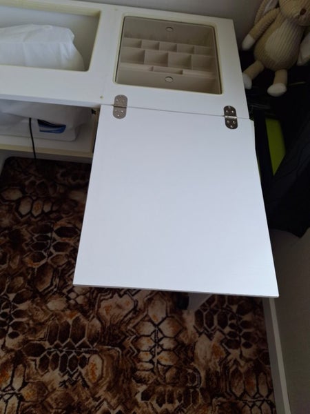 Solid sewing table Carousel 2
