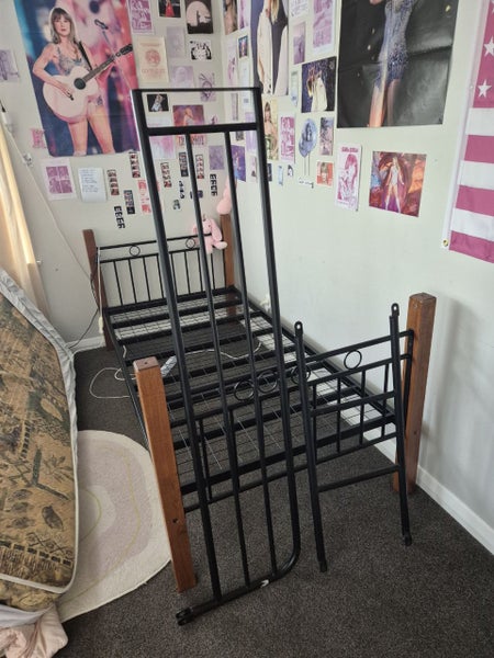 Bunk beds or two separate single beds64419762926466111