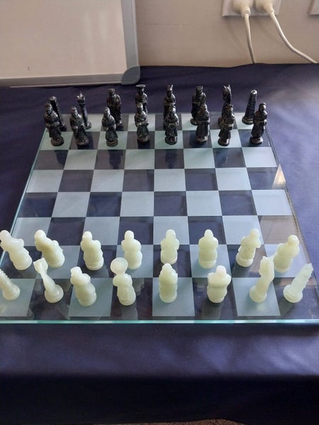 Chess set hand carved Carousel 1