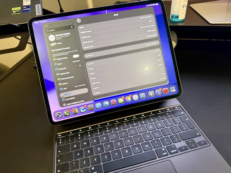 iPad Pro 13 Inch M4 Nano Texture 2TB with Magic Keyboard Carousel 7